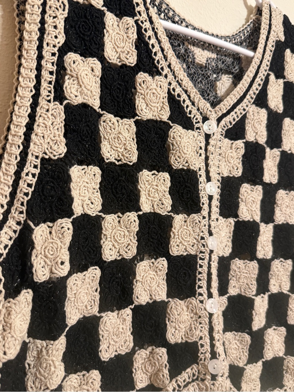 Vintage Crochet Checkerboard Sweater Vest Black Cream Rosette Patchwork M - Picture 2 of 2